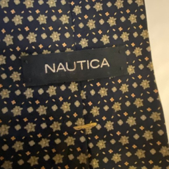 Nautica Tie 100% Silk Tie - Picture 2 of 4